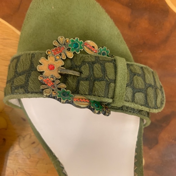 Imagine Vince Camuto Green Sandals.  Very elegant - Picture 3 of 6